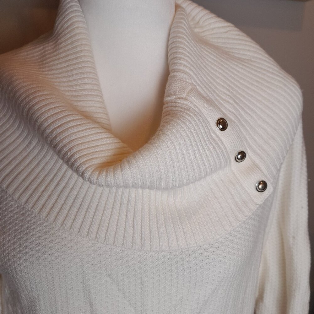 EUC White House Black Market Cable Knit Sweater SO SOFT! - Picture 3 of 7